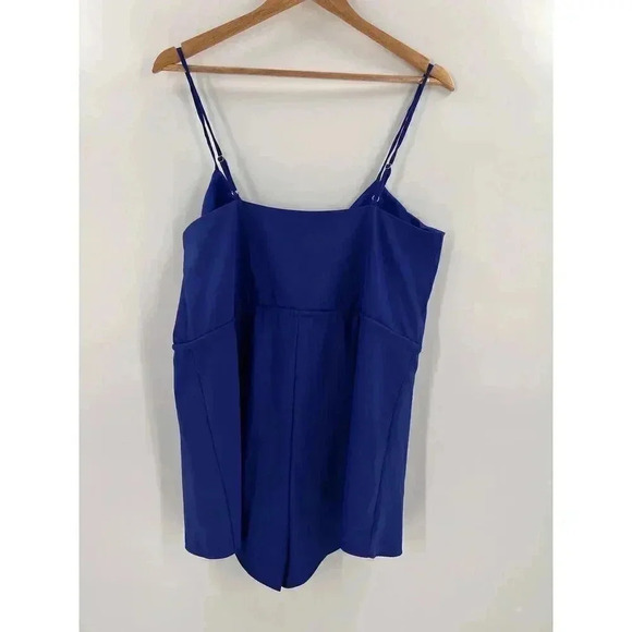 Superdown Women’s Austin Deep V Romper Blue Size Medium Adjustable Straps EUC - Picture 5 of 8